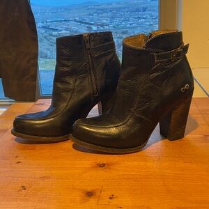 BED|STU Dark Leather Heeled Ankle Boots